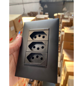 Cj Tomada Tripla 20a 4x2 - Pial Plus + Preto 